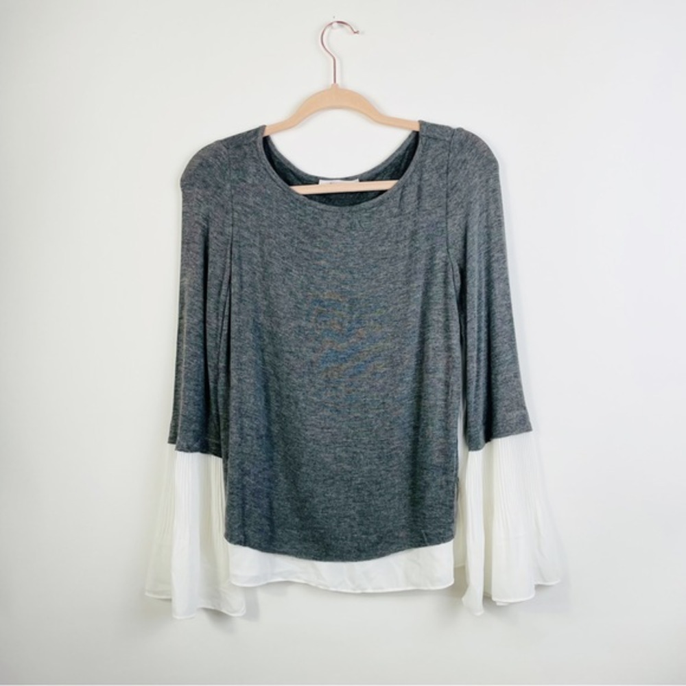 Bailey 44 Gray Knit Top with White Pleated Sleeve & Hem